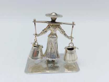 Zilveren miniatuur waterdraagster, J.S. Zwanenburg & Zn,  Sneek, ca. 1890