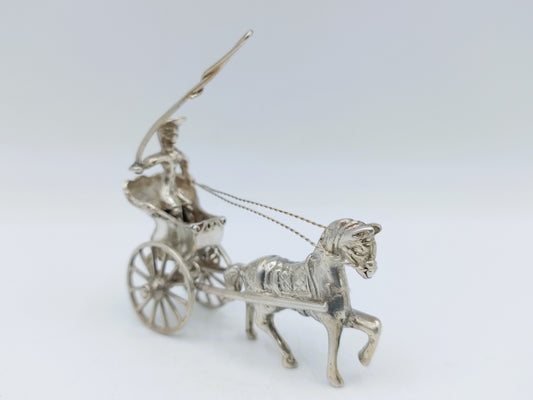 Zilveren miniatuur sjees met koetsier, J. van Dijk, Hoorn, ca. 1910