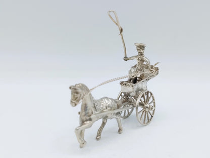 Zilveren miniatuur sjees met koetsier, J. van Dijk, Hoorn, ca. 1910