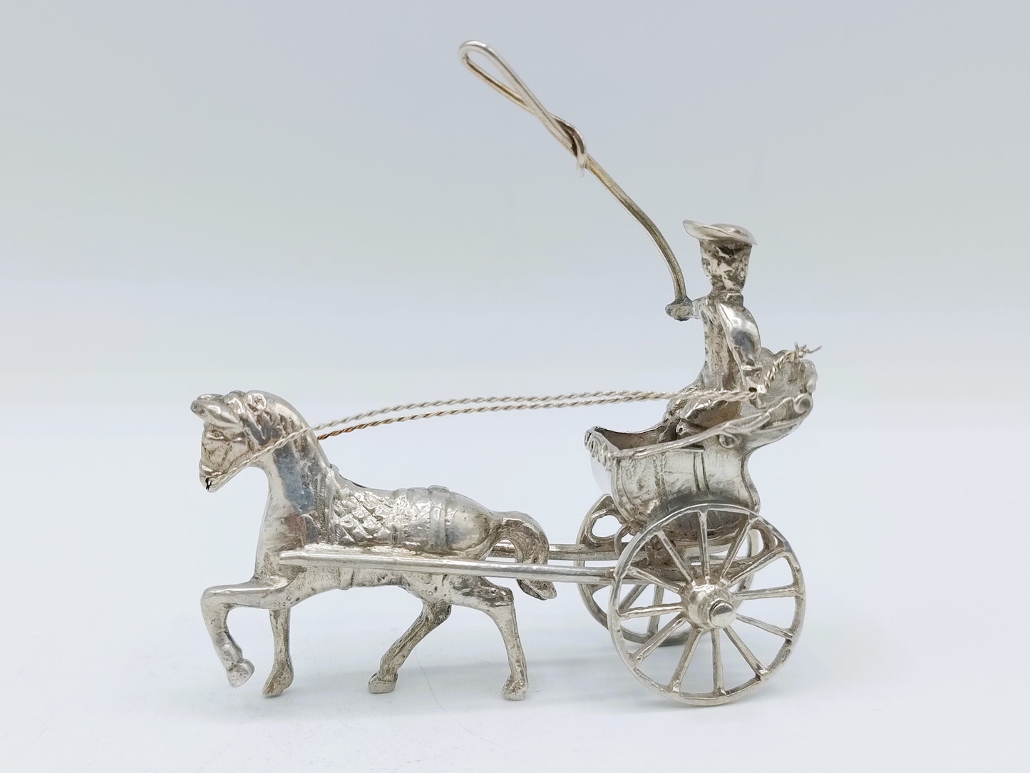 Zilveren miniatuur sjees met koetsier, J. van Dijk, Hoorn, ca. 1910