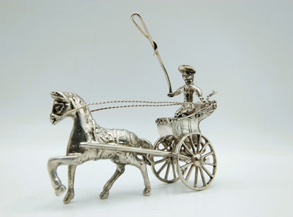Zilveren miniatuur sjees met koetsier, J. van Dijk, Hoorn, ca. 1910