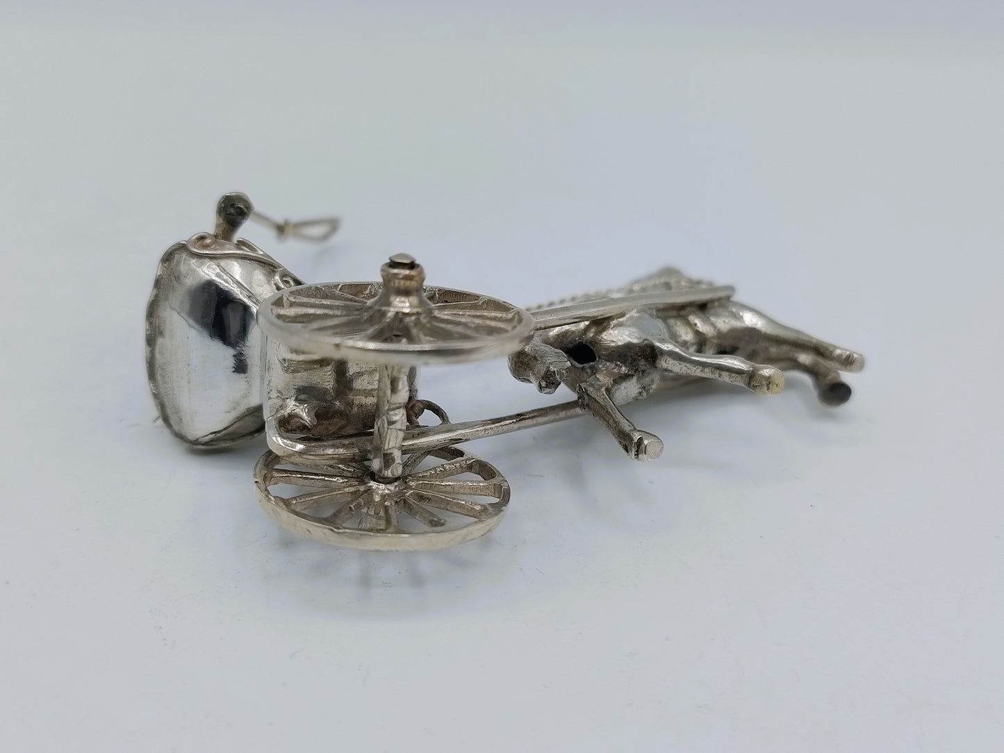 Zilveren miniatuur sjees met koetsier, J. van Dijk, Hoorn, ca. 1910