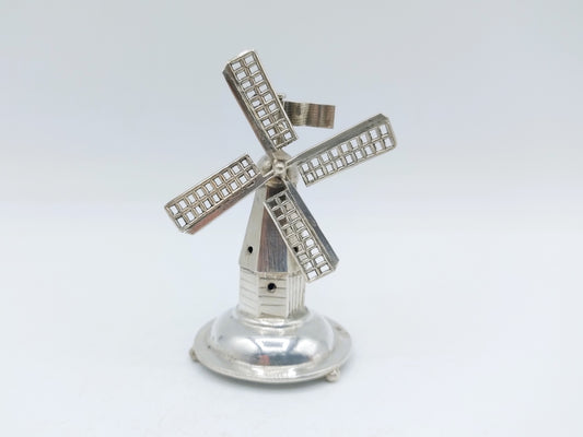 Zilveren miniatuur windmolen met vier wieken en ronde voet, J. Verhoogt.