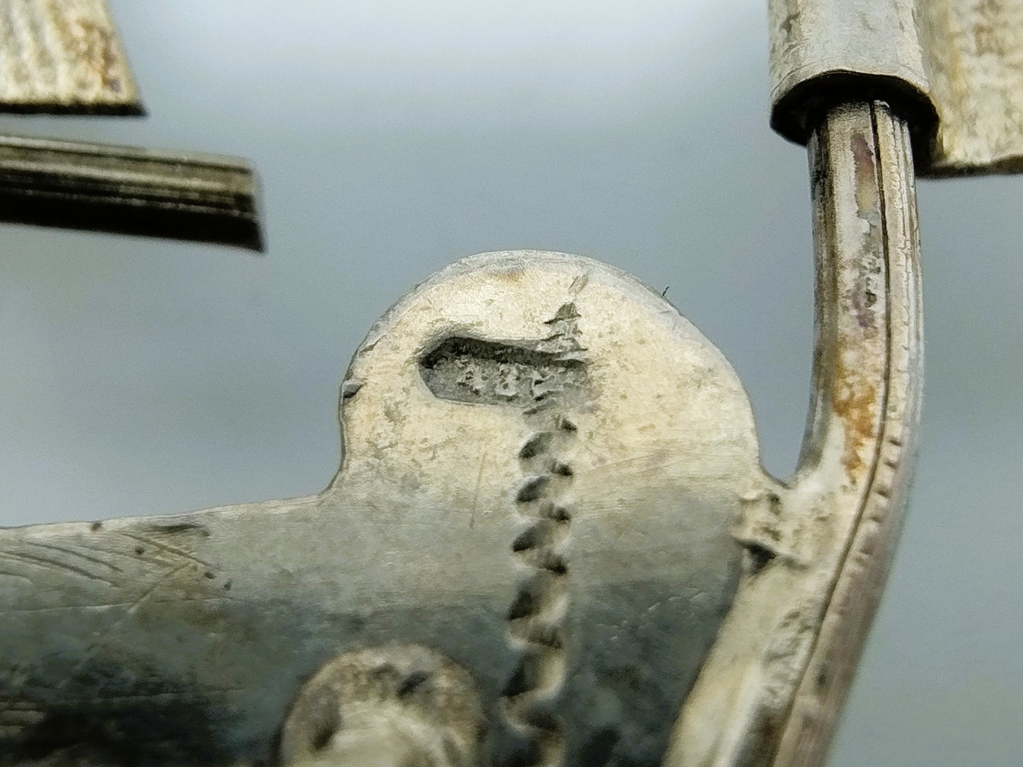 Zilveren miniatuur vissersboot met stuurman, A.F. Westerwaal, Amsterdam, ca. 1905
