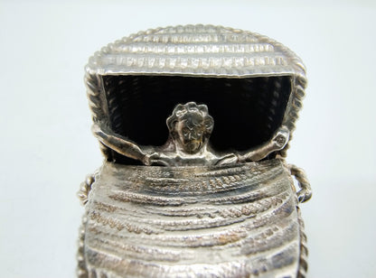 Zilveren miniatuur kapwieg met Kind, H. Hooijkaas, Schoonhoven, 1906-1924