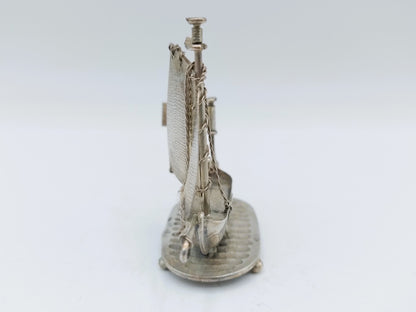 Zilveren miniatuur vissersboot op voet, J. Verhoogt, Hoorn, ca. 1910