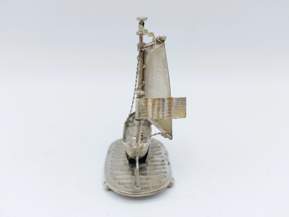 Zilveren miniatuur vissersboot op voet, J. Verhoogt, Hoorn, ca. 1910