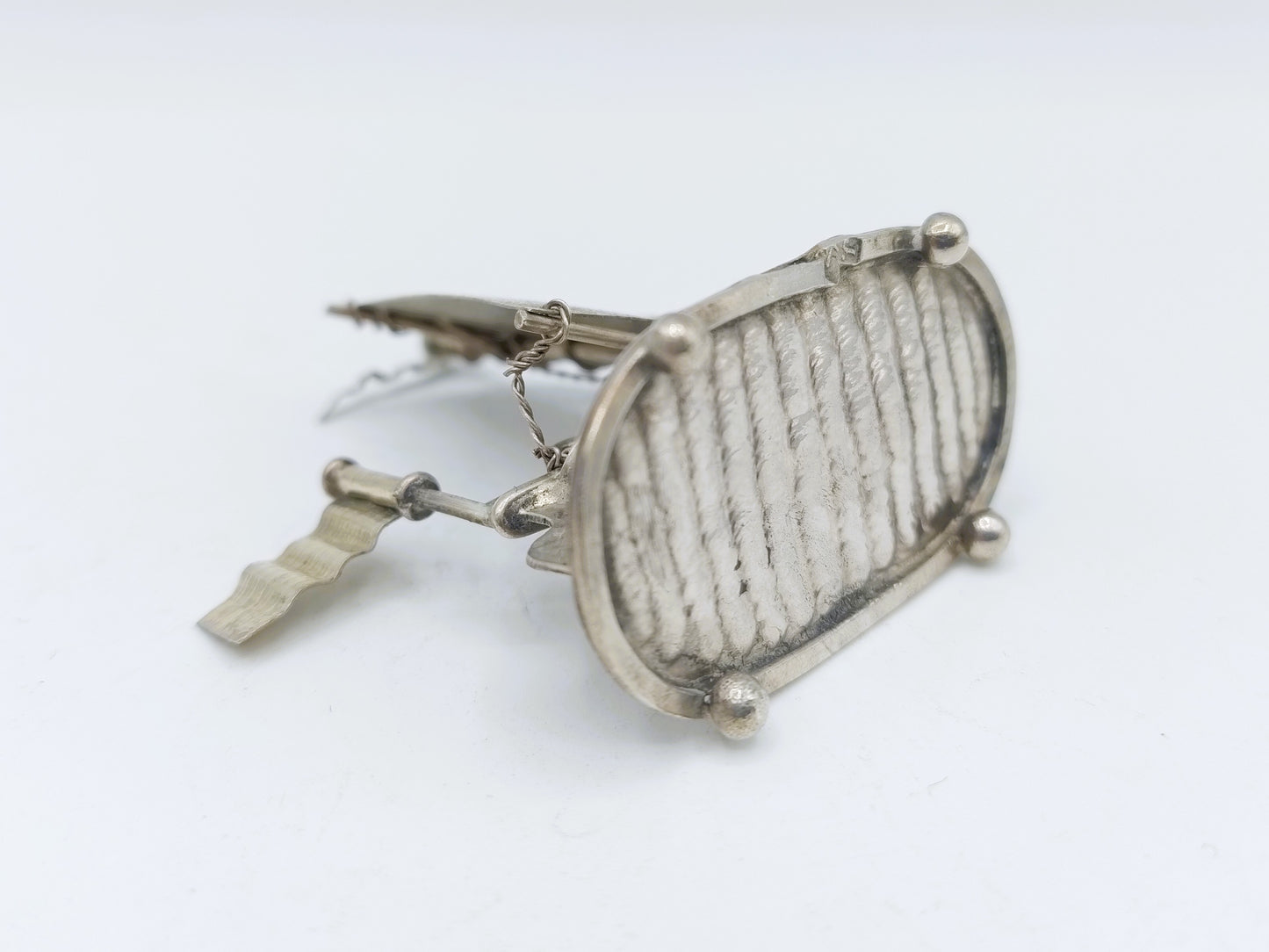 Zilveren miniatuur vissersboot op voet, J. Verhoogt, Hoorn, ca. 1910