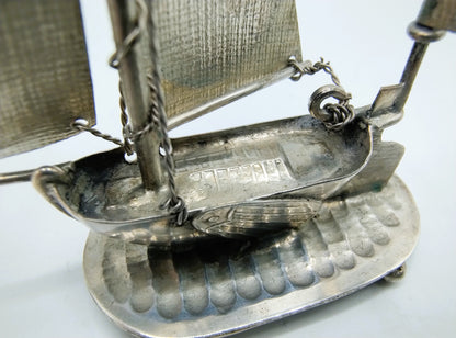 Zilveren miniatuur vissersboot op voet, J. Verhoogt, Hoorn, ca. 1910