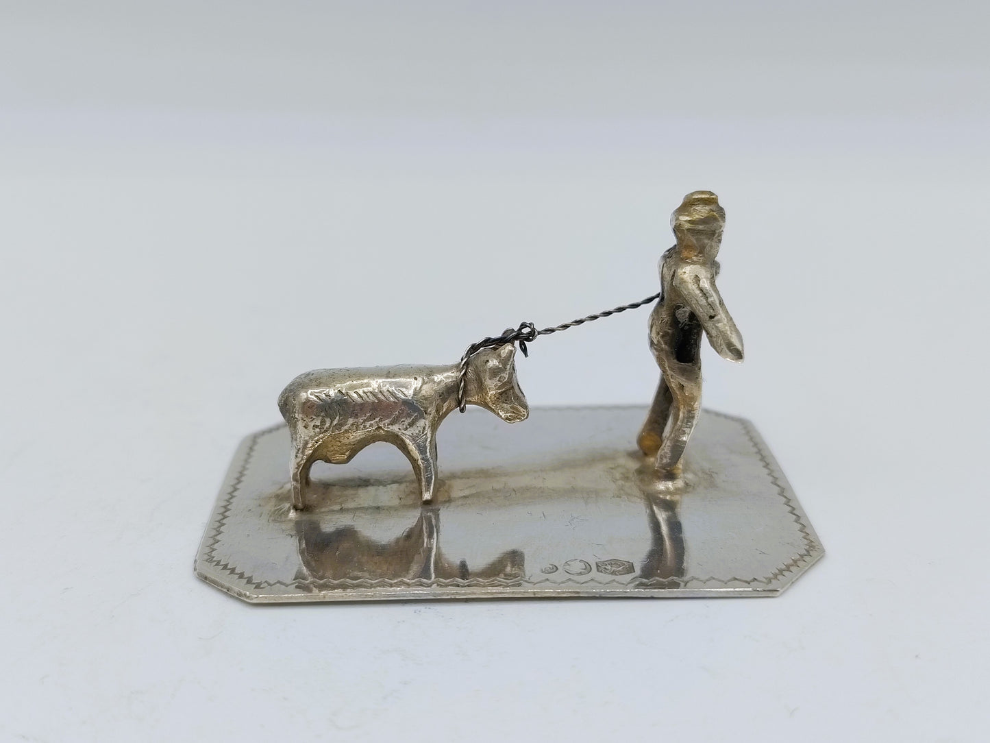 Miniatur aus Silber, Bauer mit Kuh am Strick, J. Postmus, Hoorn, 1919