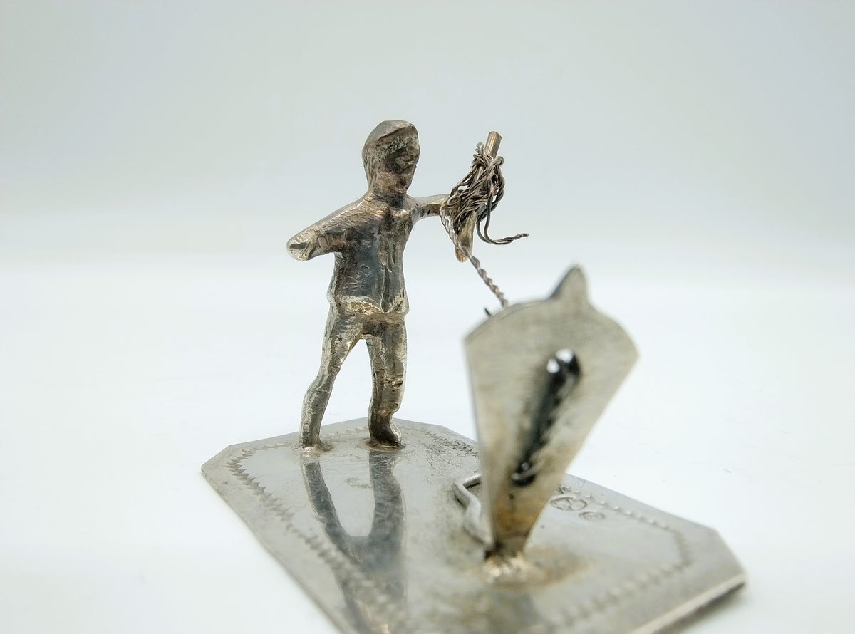 Zilveren miniatuur, man met vlieger, J. Postmus, Hoorn, 1916