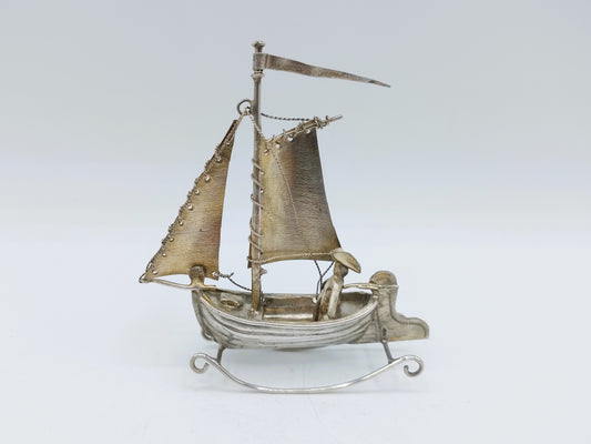 Zilveren miniatuur, tjalk met schipper, 19e eeuws