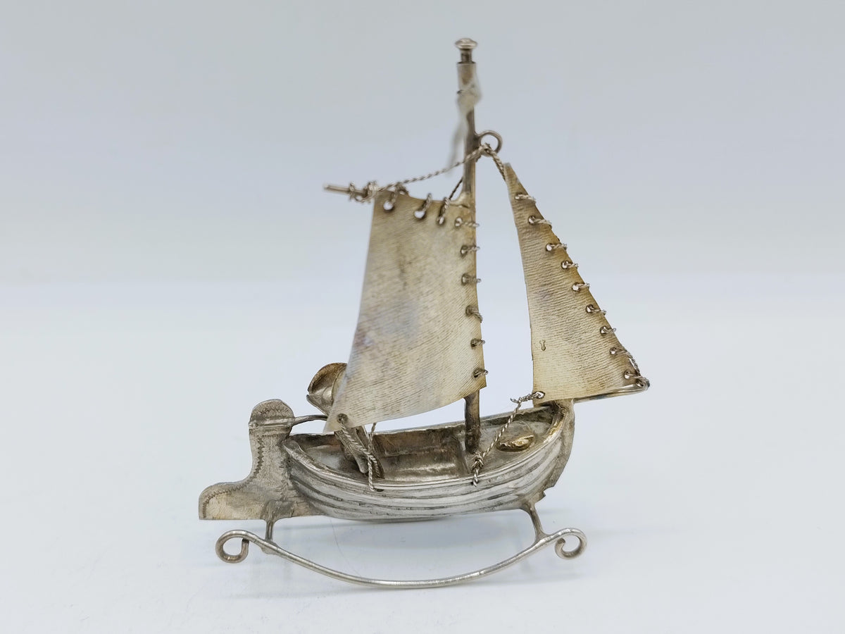 Zilveren miniatuur, tjalk met schipper, 19e eeuws