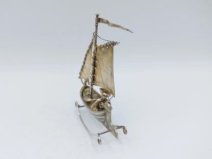 Zilveren miniatuur, tjalk met schipper, 19e eeuws