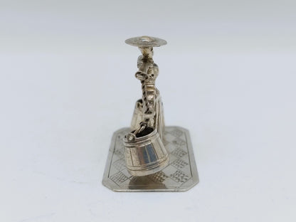 Zilveren miniatuur, boerin met melkemmers, J.S. Zwanenburg, Sneek, ca. 1920