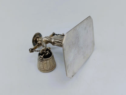 Zilveren miniatuur, boerin met melkemmers, J.S. Zwanenburg, Sneek, ca. 1920