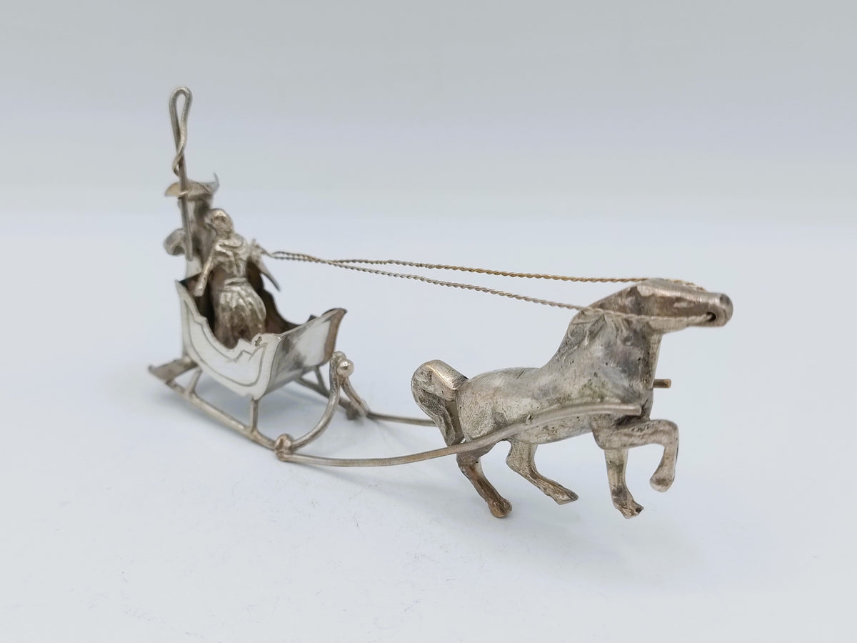 Zilveren miniatuur paardenslee met koetsier, J. Verhoogt, Hoorn, ca. 1920