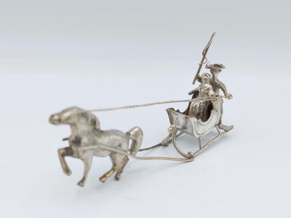 Zilveren miniatuur paardenslee met koetsier, J. Verhoogt, Hoorn, ca. 1920