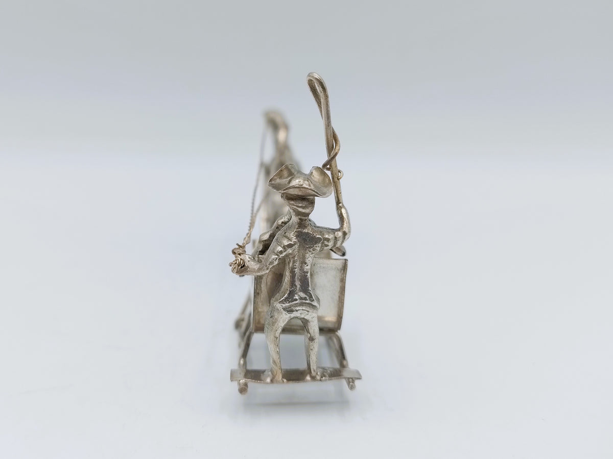 Zilveren miniatuur paardenslee met koetsier, J. Verhoogt, Hoorn, ca. 1920
