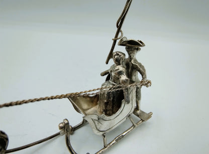 Zilveren miniatuur paardenslee met koetsier, J. Verhoogt, Hoorn, ca. 1920