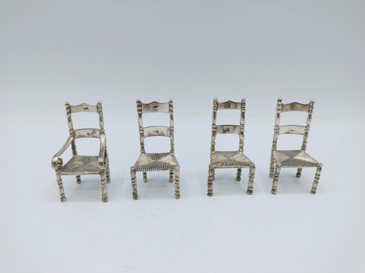 Set van 4 antiek zilveren miniatuur stoelen, J.S. Zwanenburg, Sneek, ca. 1920