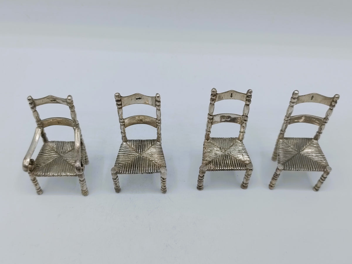 Set van 4 antiek zilveren miniatuur stoelen, J.S. Zwanenburg, Sneek, ca. 1920