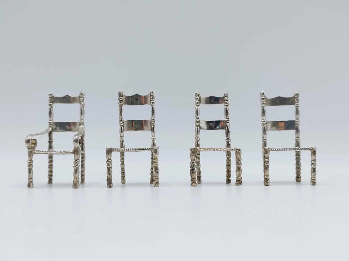 Set van 4 antiek zilveren miniatuur stoelen, J.S. Zwanenburg, Sneek, ca. 1920