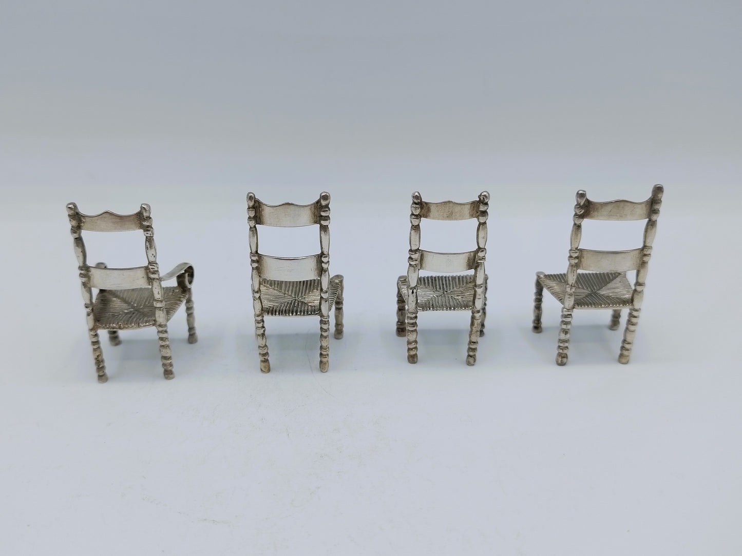 Set van 4 antiek zilveren miniatuur stoelen, J.S. Zwanenburg, Sneek, ca. 1920