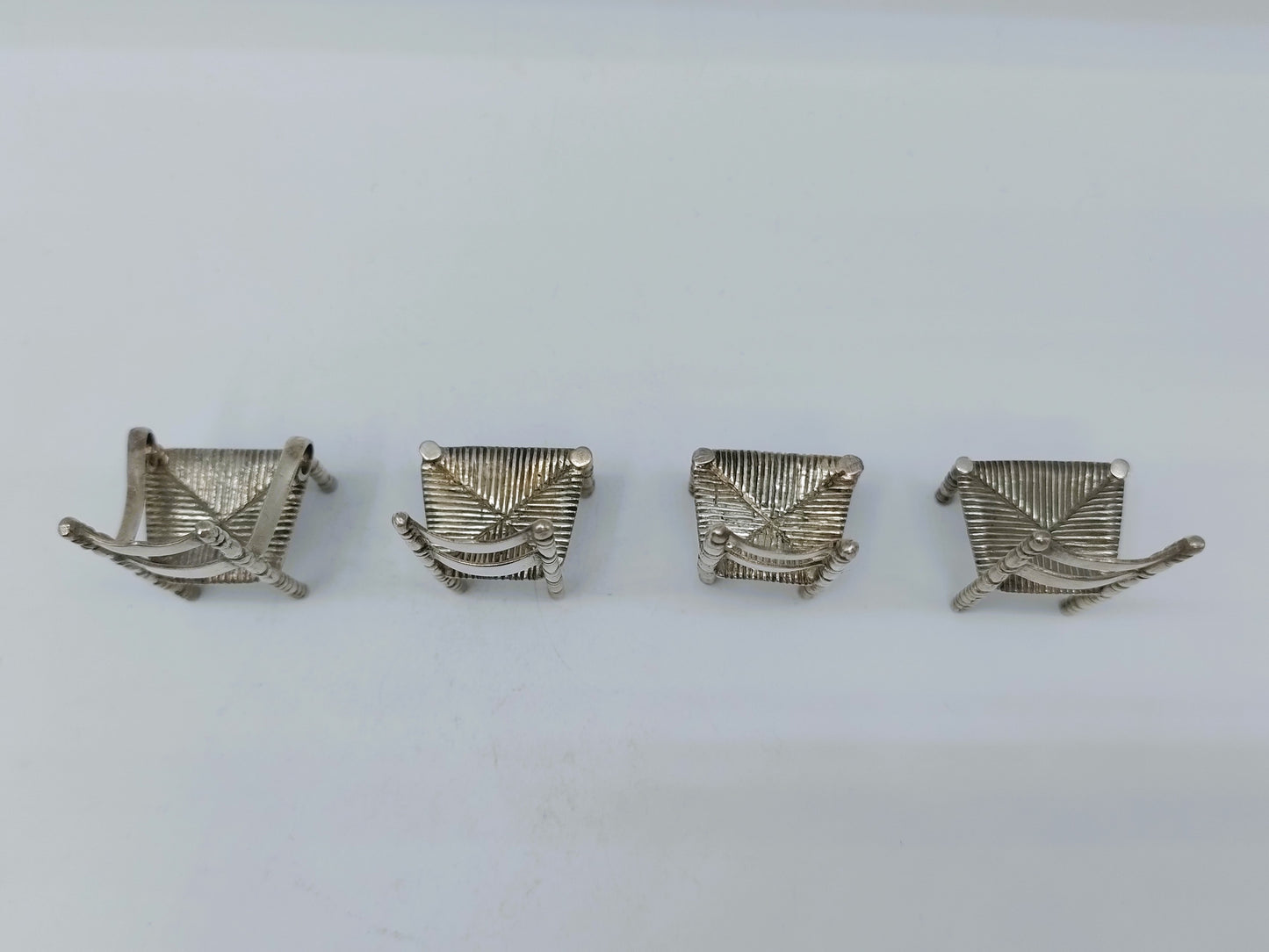 Set van 4 antiek zilveren miniatuur stoelen, J.S. Zwanenburg, Sneek, ca. 1920