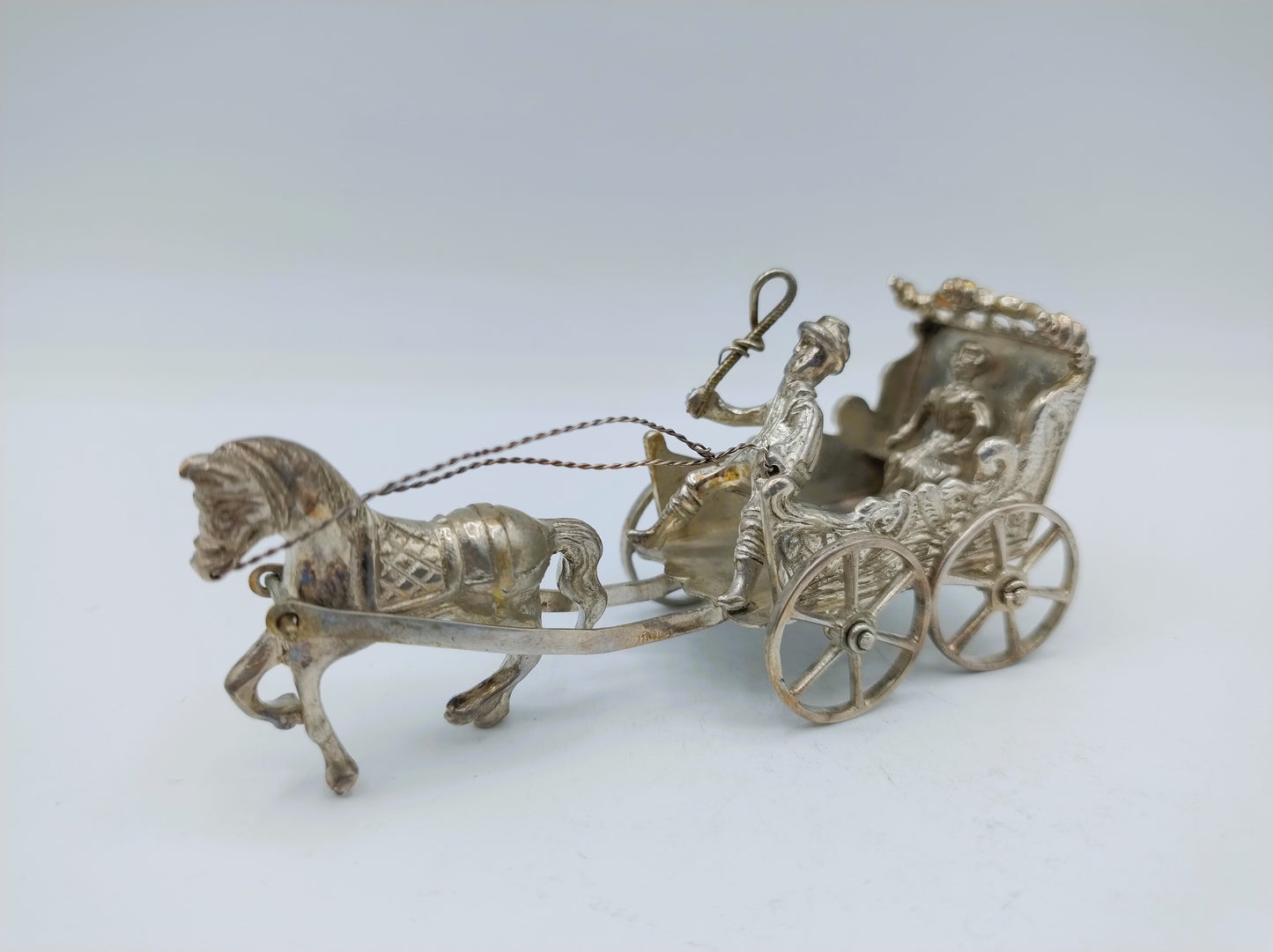 Zilveren miniatuur koets met paard, J.S. Zwanenburg, Sneek, ca. 1920