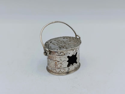 Zilveren miniatuur voetstoof, H. Hooijkaas, Schoonhoven, ca. 1920