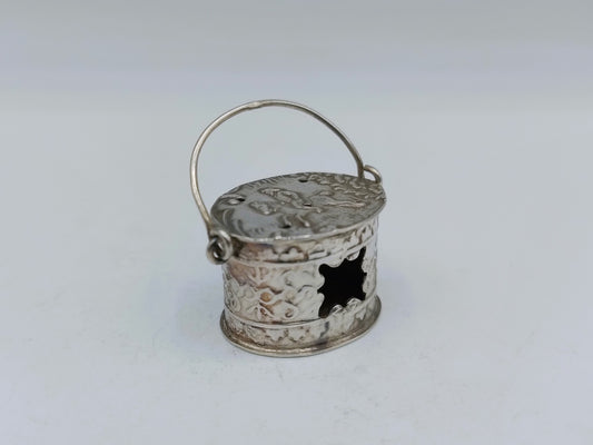 Zilveren miniatuur voetstoof, H. Hooijkaas, Schoonhoven, ca. 1920