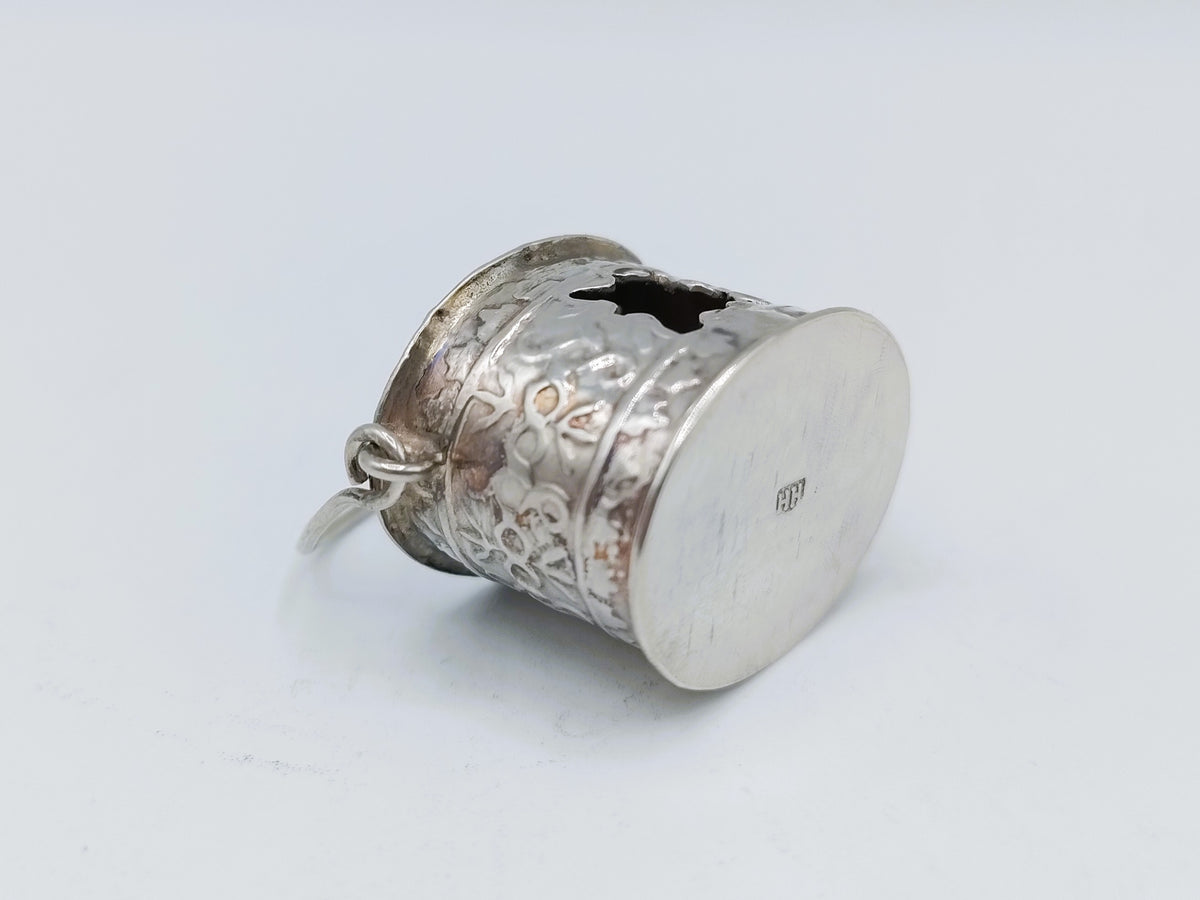 Zilveren miniatuur voetstoof, H. Hooijkaas, Schoonhoven, ca. 1920
