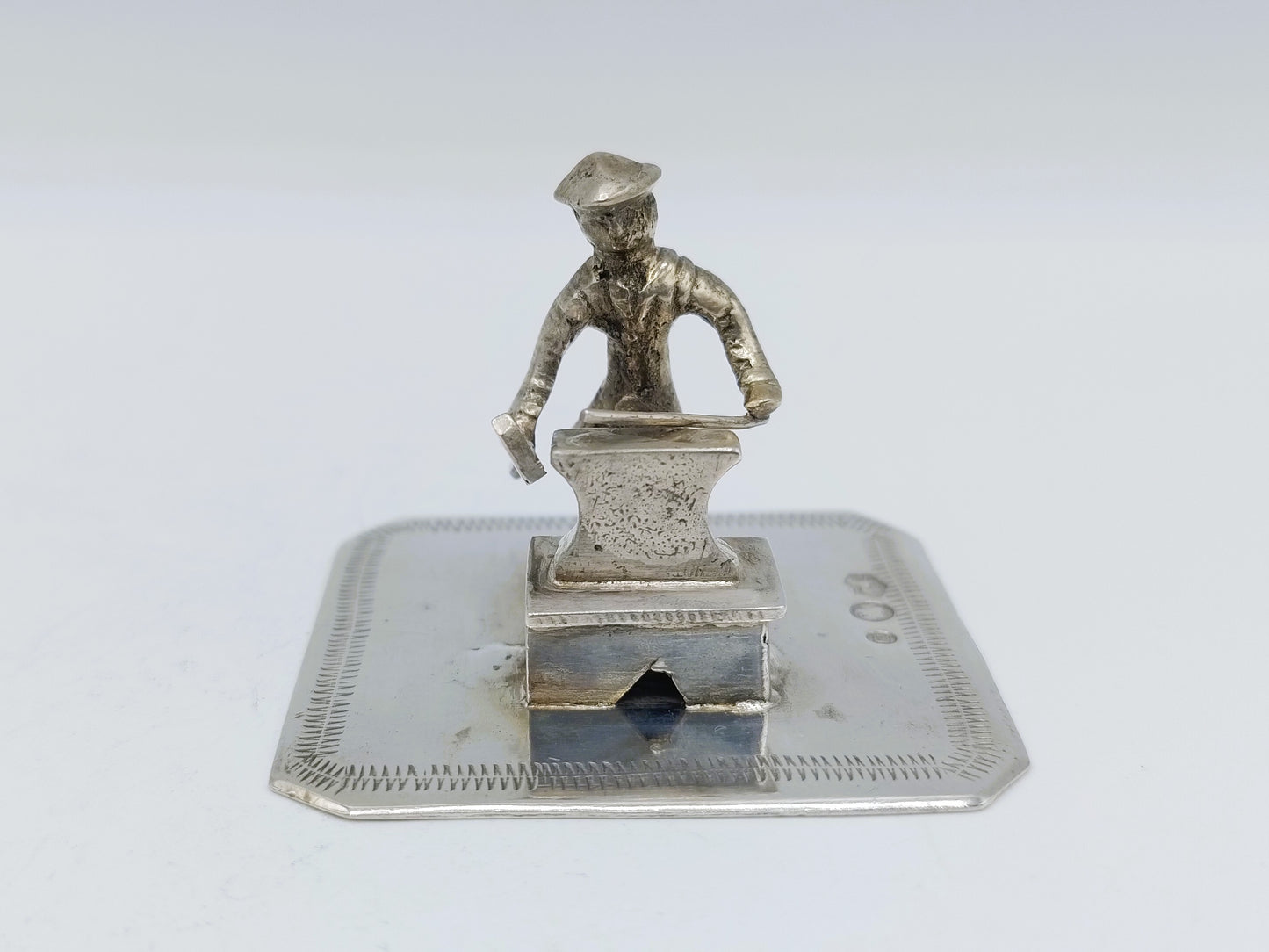 Zilveren miniatuur smid, J. Postmus, Hoorn, 1906