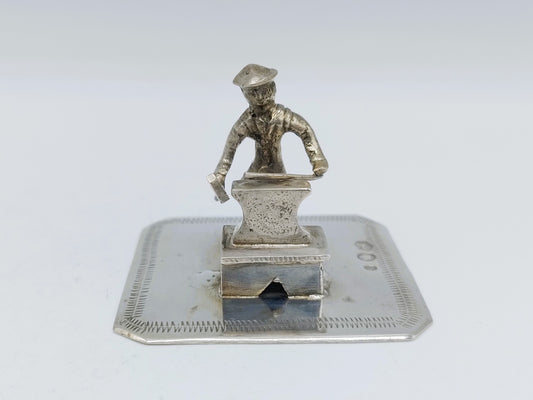 Zilveren miniatuur smid, J. Postmus, Hoorn, 1906