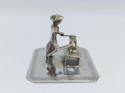 Zilveren miniatuur smid, J. Postmus, Hoorn, 1906