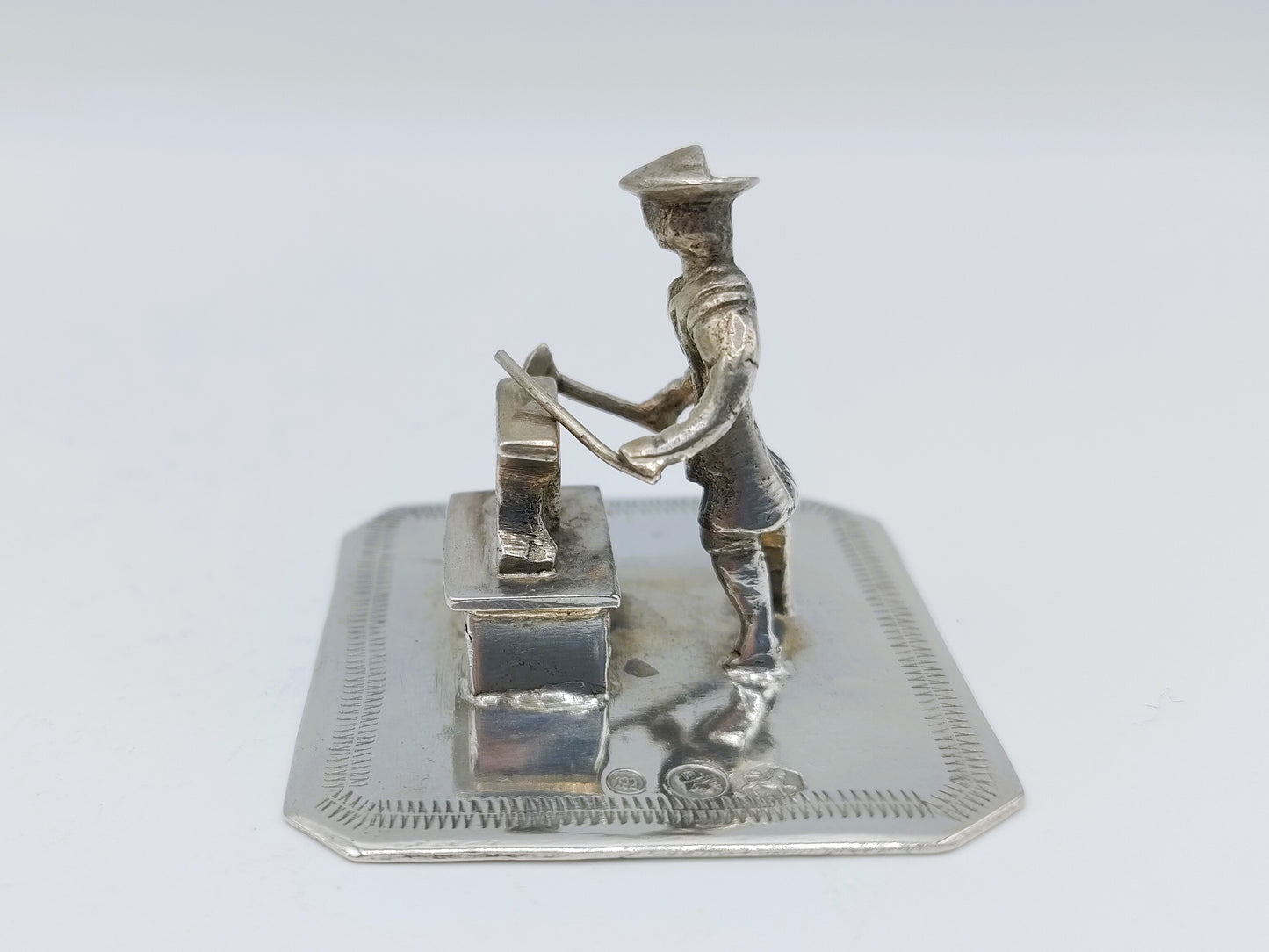 Zilveren miniatuur smid, J. Postmus, Hoorn, 1906