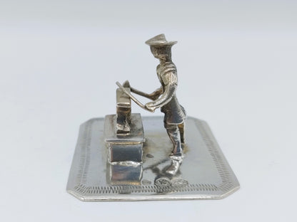 Zilveren miniatuur smid, J. Postmus, Hoorn, 1906