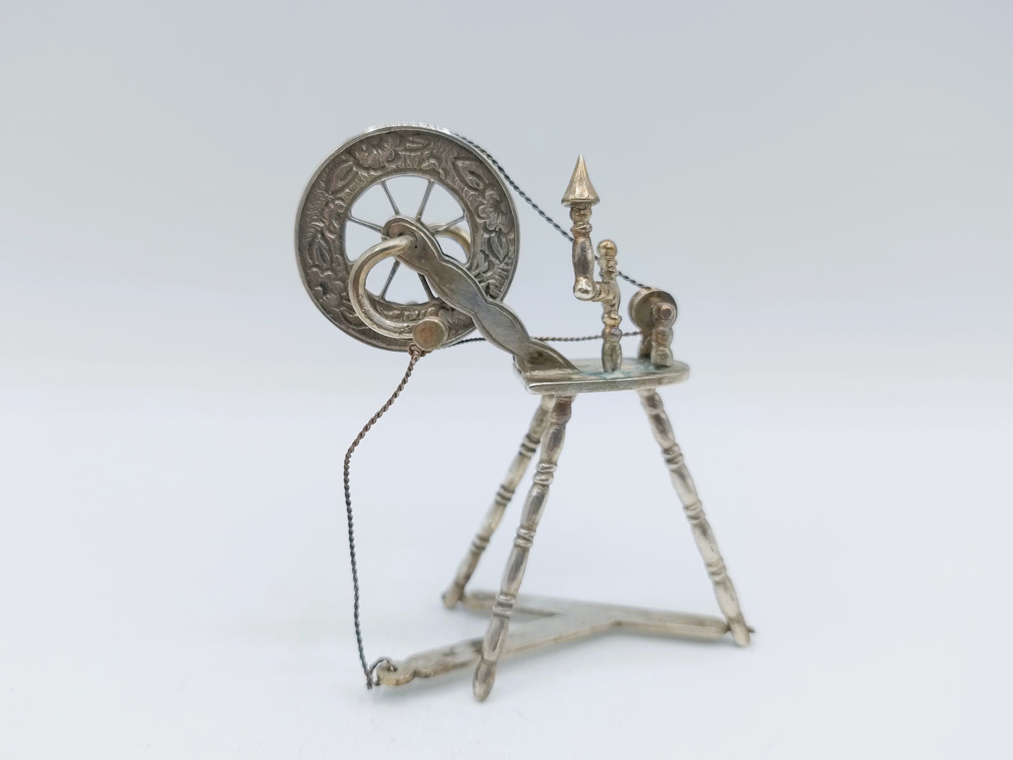 Zilveren miniatuur spinnenwiel, J.S. Zwanenburg, Sneek, ca. 1920