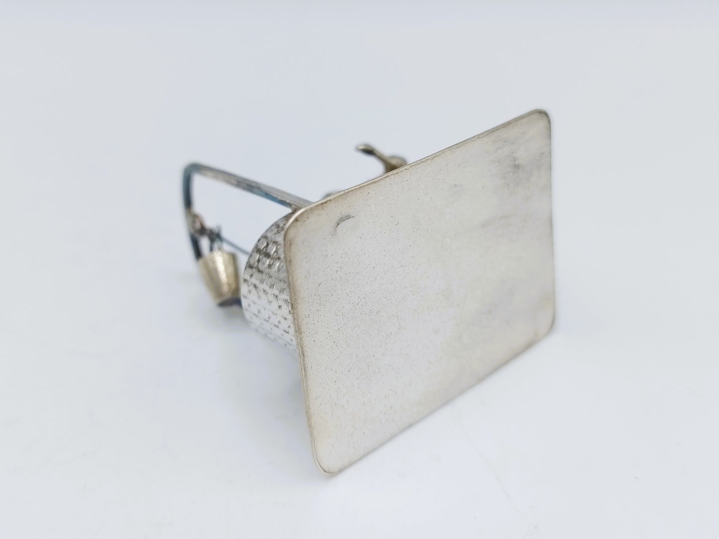 Zilveren miniatuur vrouw bij waterput, Fa. H. Hooijkaas, Schoonhoven, ca. 1946