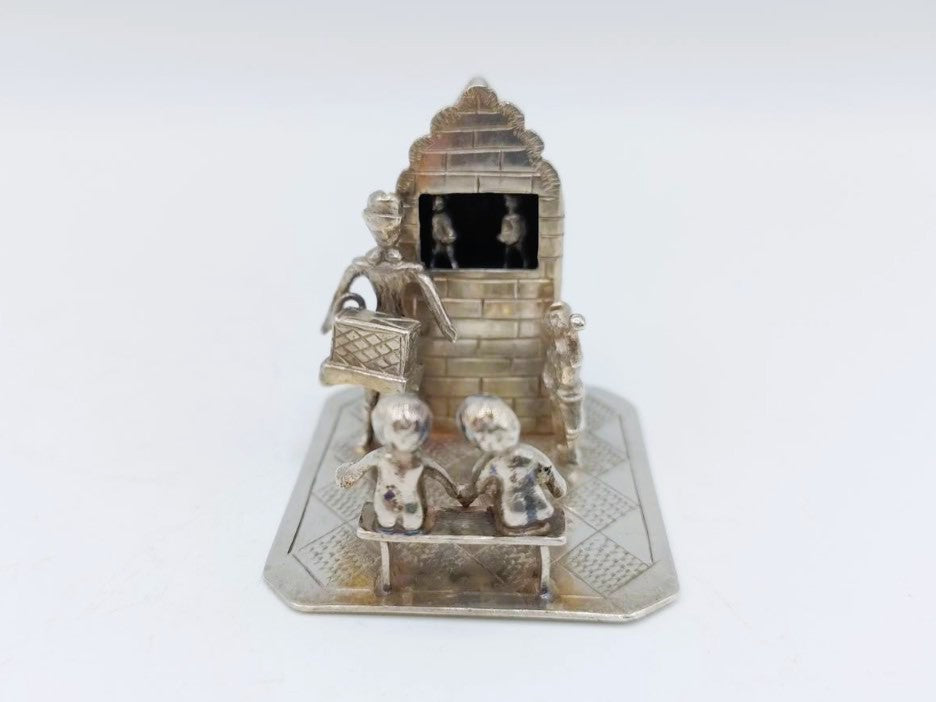Zilveren miniatuur poppenkastvoorstelling, J.S. Zwanenburg, Sneek, ca. 1925