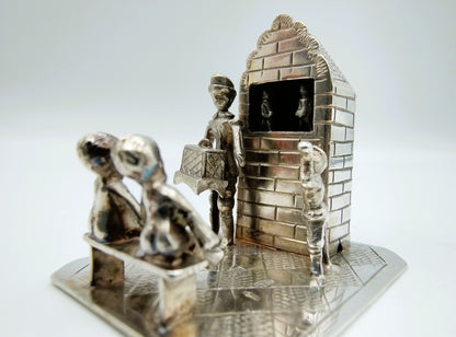 Zilveren miniatuur poppenkastvoorstelling, J.S. Zwanenburg, Sneek, ca. 1925