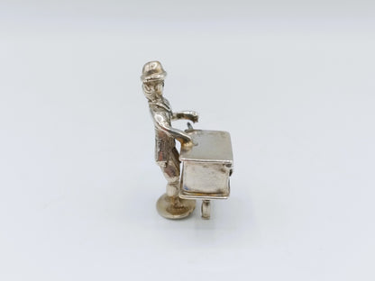 Zilveren miniatuur draagorgelspeler, H. Hooijkaas, Schoonhoven ca. 1950