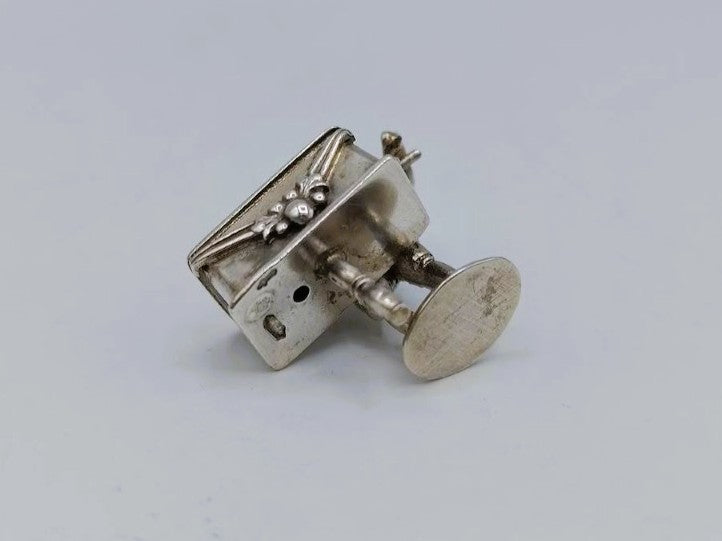 Zilveren miniatuur draagorgelspeler, H. Hooijkaas, Schoonhoven ca. 1950