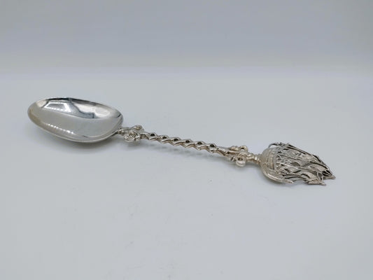 Zilveren sierlepel met ketting en VOC-schip hanger, langwerpige ovale lepel