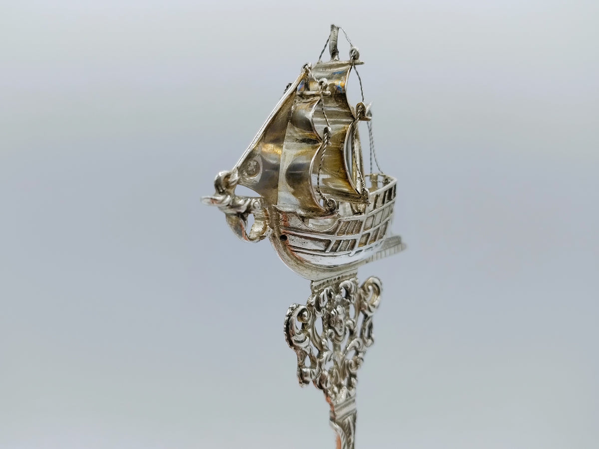 Zilveren sierlepel met VOC schip, Gebr. Niekerk, Groningen, 1912