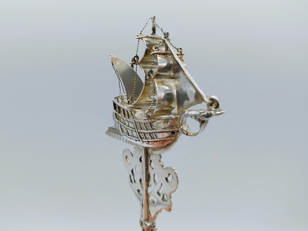 Zilveren sierlepel met VOC schip, Gebr. Niekerk, Groningen, 1912