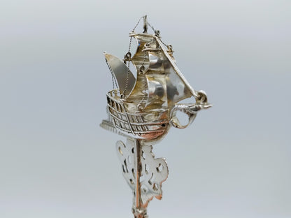 Zilveren sierlepel met VOC schip, Gebr. Niekerk, Groningen, 1912
