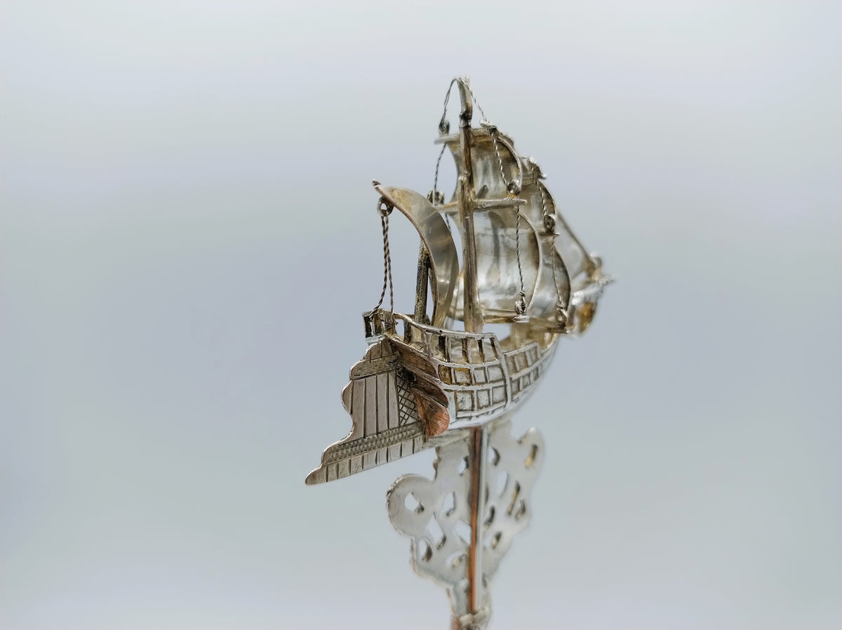Zilveren sierlepel met VOC schip, Gebr. Niekerk, Groningen, 1912