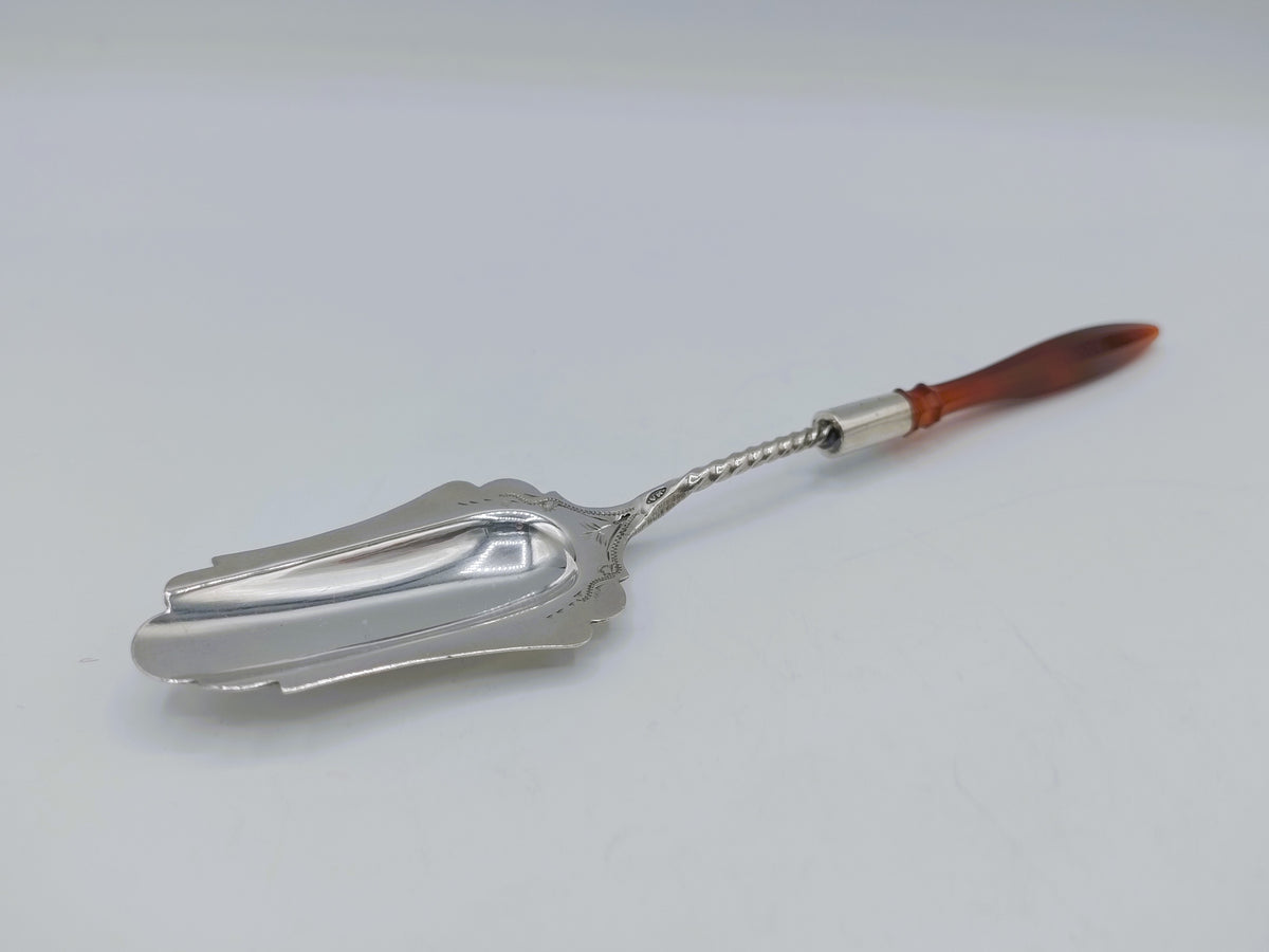 Zilveren suikerlepel met carneolen heft, P. van Heumen, Schoonhoven, ca. 1920